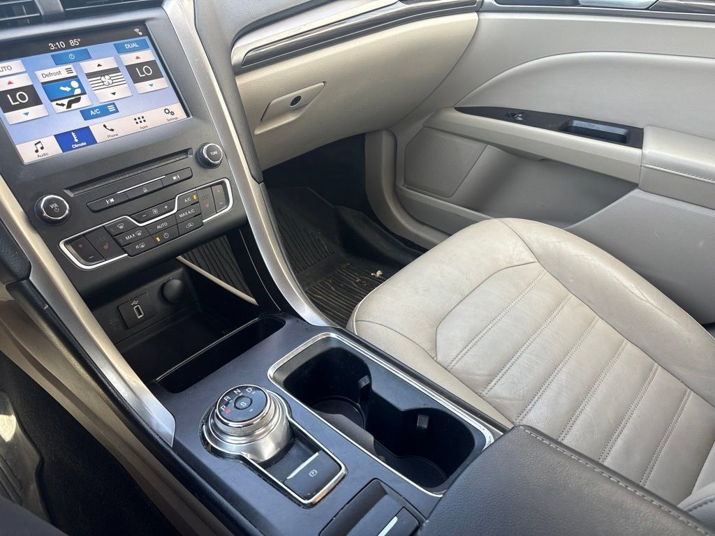 Used 2017 Ford Fusion SE w/ Fusion SE Technology Package FWD image 22