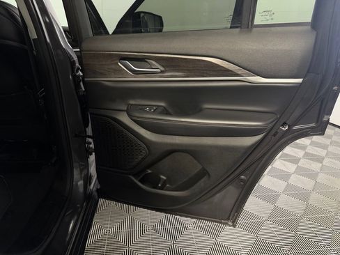 Used 2023 Jeep Grand Cherokee Limited w/ Black Appearance Package RWD image 28
