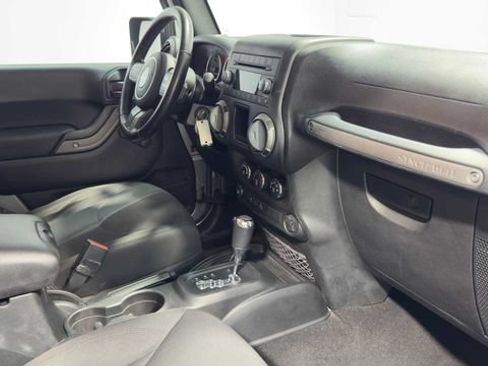 Used 2018 Jeep Wrangler Sport AWD/4WD image 12
