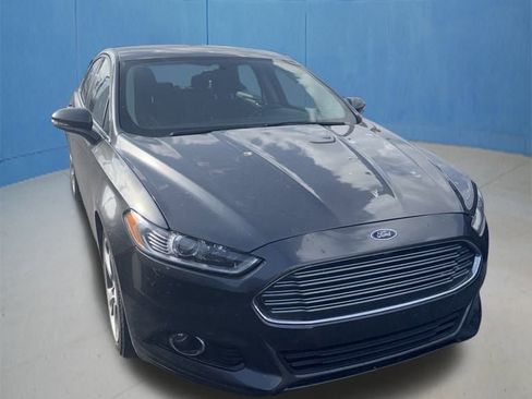 Used 2016 Ford Fusion SE image 1