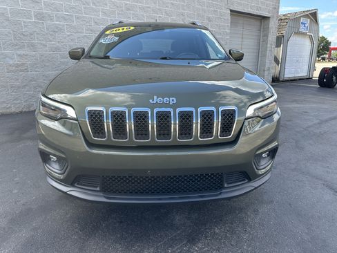 Used 2019 Jeep Cherokee Latitude Plus AWD/4WD image 3