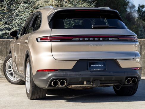 Certified 2025 Porsche Cayenne S AWD/4WD image 3