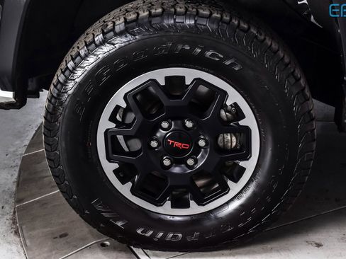 Used 2025 Toyota Tacoma TRD Off-Road image 8