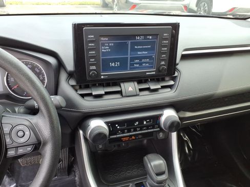 Certified 2022 Toyota RAV4 LE image 9