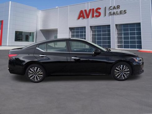 Used 2025 Nissan Altima 2.5 SV FWD image 5