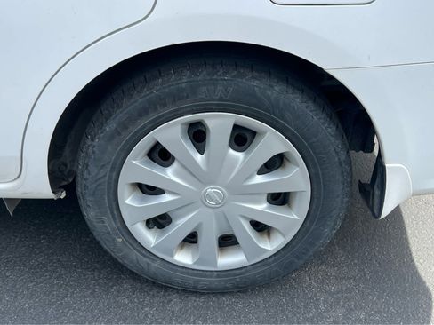 Used 2018 Nissan Versa SV FWD image 13