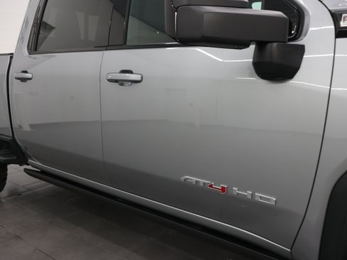 Used 2025 GMC Sierra 2500 AT4 w/ AT4 Premium Plus Package AWD/4WD image 31