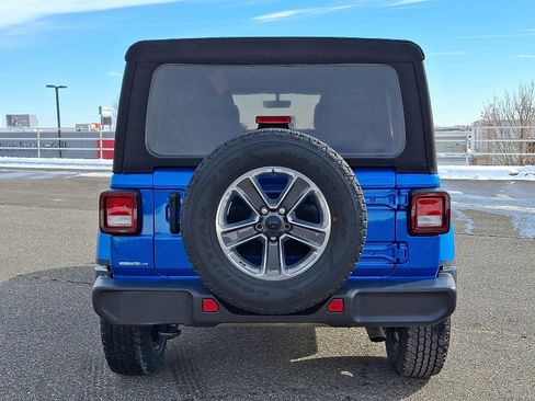 Used 2021 Jeep Wrangler Unlimited Sahara AWD/4WD image 5