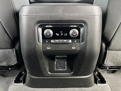 Used 2024 Chevrolet Suburban High Country image 27