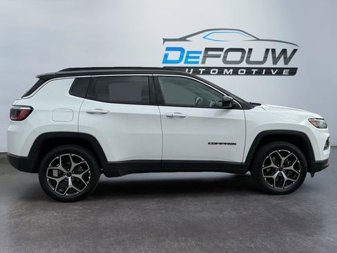 Used 2025 Jeep Compass Limited AWD/4WD image 2