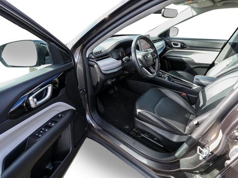 Used 2022 Jeep Compass Limited image 10