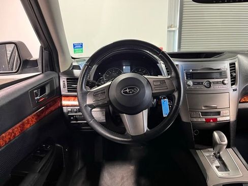 Used 2011 Subaru Outback 2.5i Limited image 21
