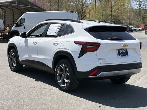Used 2026 Chevrolet Trax LT w/ Sunroof Package image 11