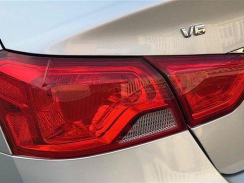 Used 2018 Chevrolet Impala Premier FWD image 13