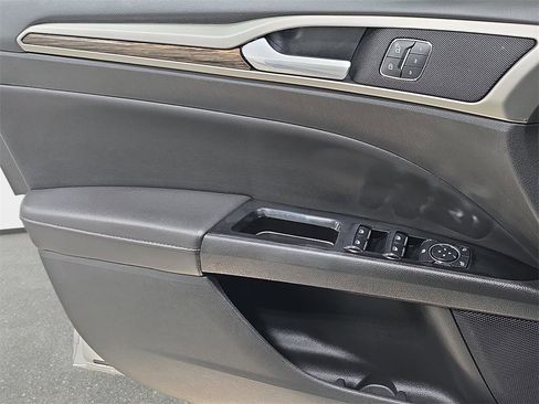 Used 2014 Ford Fusion SE w/ Equipment Group 202A image 26