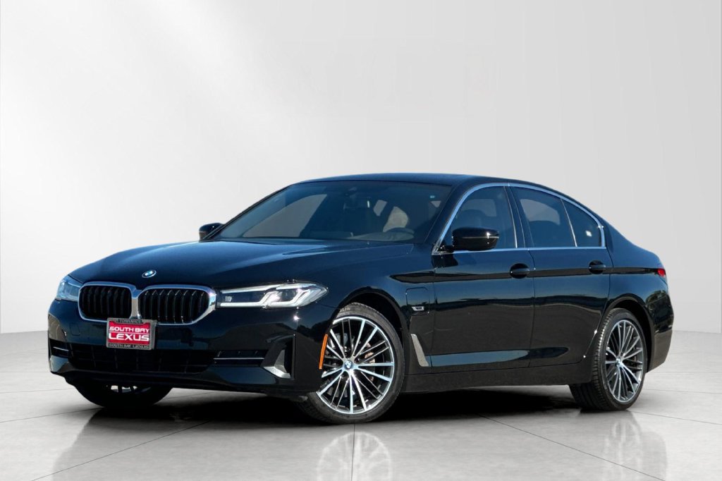 Used 2023 BMW 530e w/ Executive Package RWD image 2