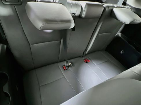 Used 2022 Toyota Highlander XLE AWD/4WD image 26