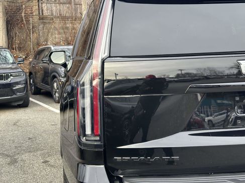 Used 2025 Cadillac Escalade Sport Platinum w/ LPO, ONYX Package AWD/4WD image 11