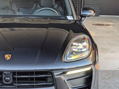 Certified 2025 Porsche Macan AWD/4WD image 12