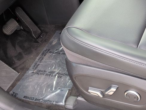 Used 2026 Hyundai Ioniq 9 SEL image 17