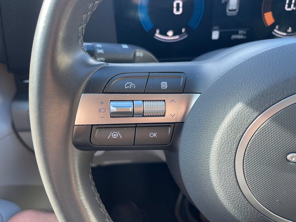 Used 2025 Hyundai Kona SEL FWD image 16