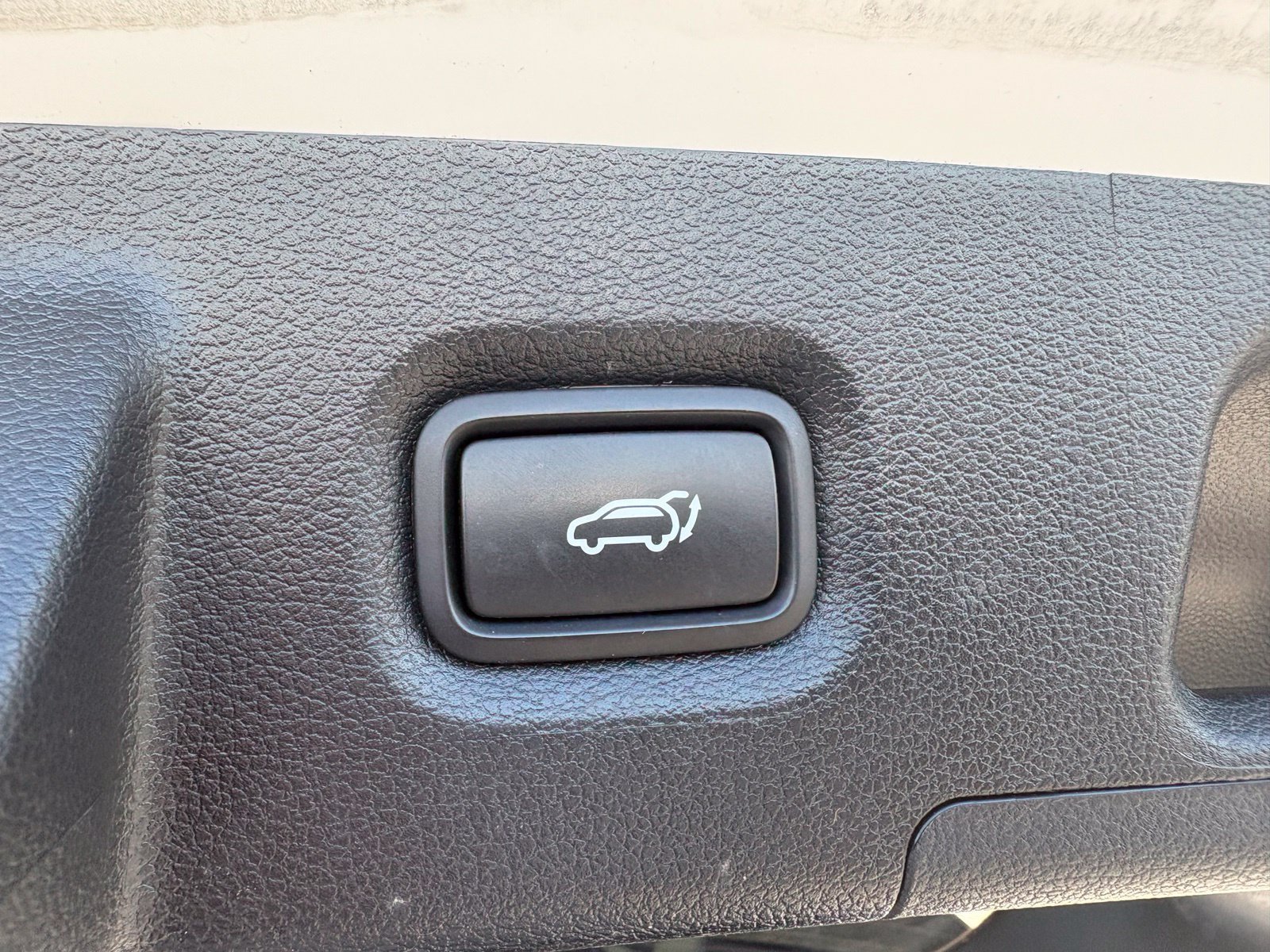 Used 2023 Hyundai Santa Fe SEL w/ Premium Package FWD image 8