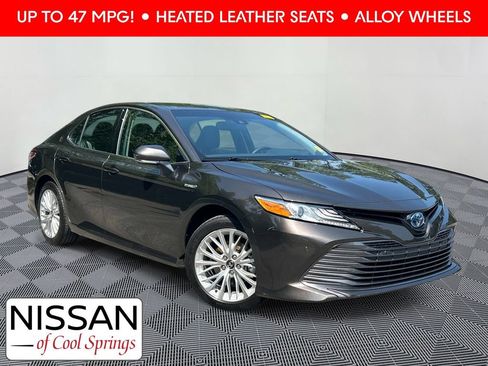 Used 2018 Toyota Camry XLE FWD image 1