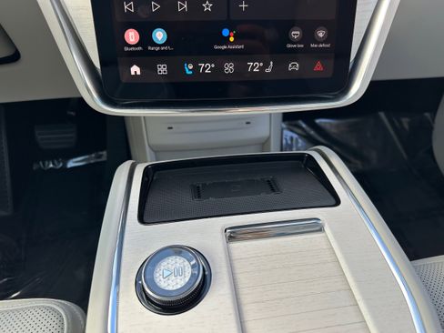 New 2025 Volvo EX90 Plus image 16