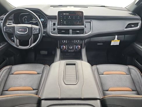 Used 2024 GMC Yukon AT4 w/ AT4 Premium Plus Package AWD/4WD image 9