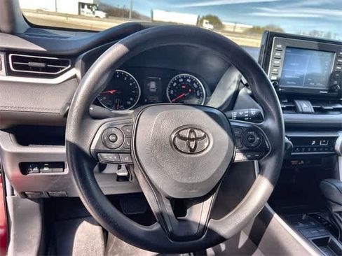 Used 2022 Toyota RAV4 LE image 17