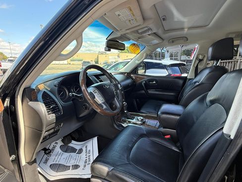 Used 2017 INFINITI QX80 4WD w/ Driver Assistance Package image 6