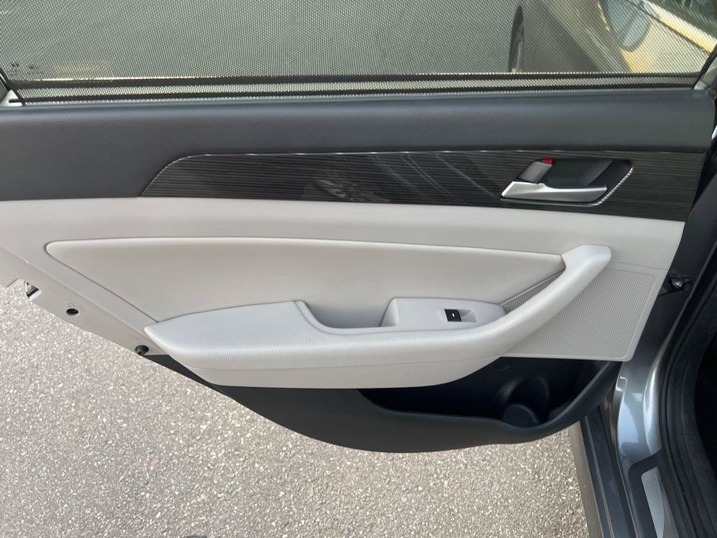 Used 2019 Hyundai Sonata Limited w/ Ultimate Package 04 FWD image 16