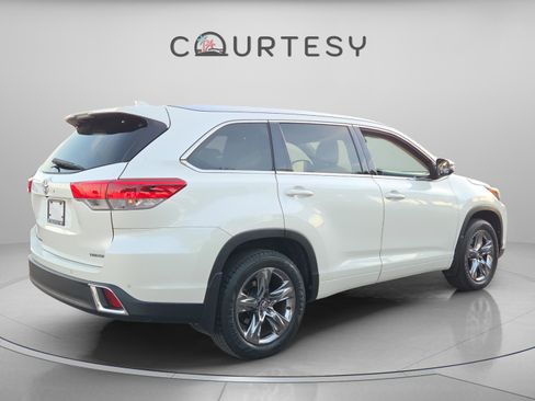 Used 2018 Toyota Highlander Limited Platinum image 6