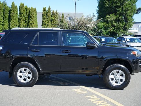 Used 2014 Toyota 4Runner SR5 AWD/4WD image 5