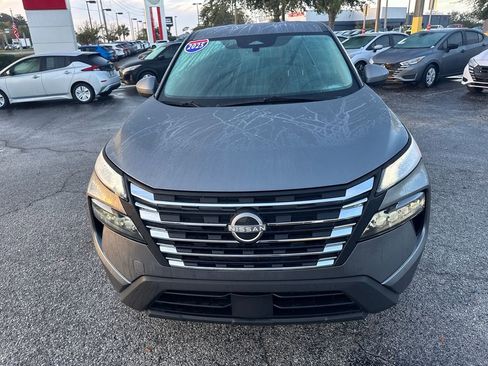 Used 2025 Nissan Rogue SV image 3