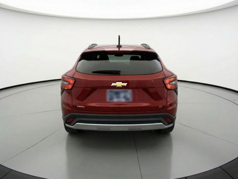 Used 2025 Chevrolet Trax LT image 7