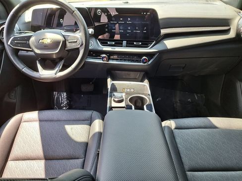Used 2026 Chevrolet Equinox LT w/ Convenience Package II FWD image 9