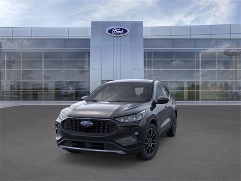 New 2025 Ford Escape SE image 2