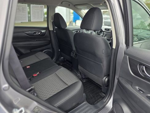Used 2017 Nissan Rogue SV FWD image 11