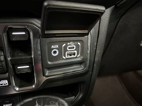 Used 2022 Jeep Wrangler Unlimited Rubicon w/ Cold Weather Group image 35