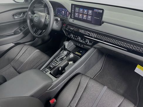 Used 2025 Honda Accord Sport image 38