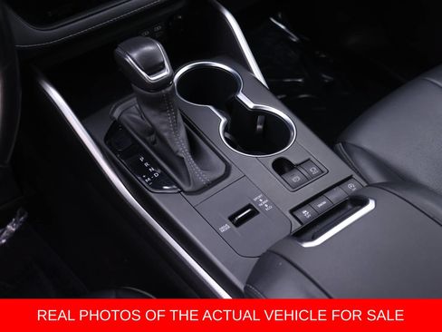 Used 2022 Toyota Highlander XSE FWD image 11