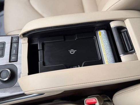 Used 2021 Toyota Highlander Limited image 24