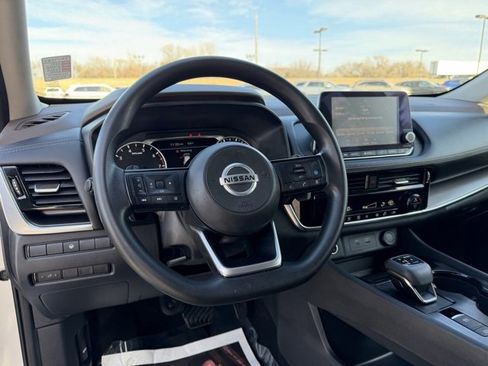 Used 2021 Nissan Rogue SV image 18