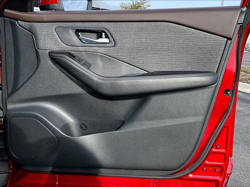 Used 2021 Nissan Rogue SV image 23