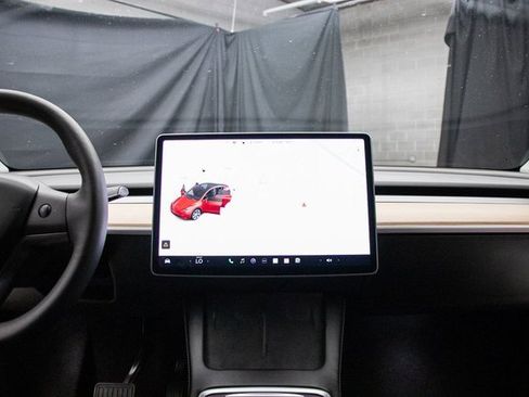 Used 2021 Tesla Model Y Long Range image 25