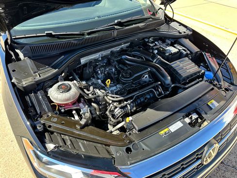 Used 2023 Volkswagen Jetta SE w/ Panoramic Sunroof Package image 44