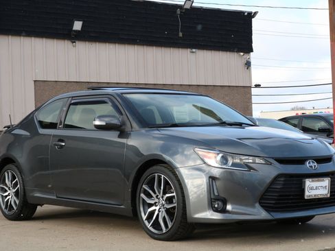 Used 2014 Scion tC image 4