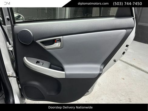 Used 2014 Toyota Prius Five w/ Advanced Technology Package image 26