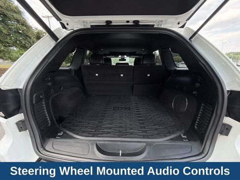 Used 2018 Jeep Grand Cherokee Altitude AWD/4WD image 26